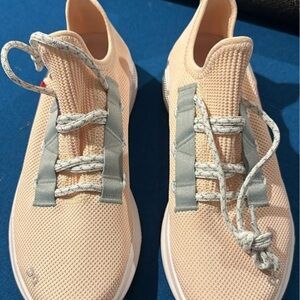 On cloud Peach and Gray Athletic Sneakers